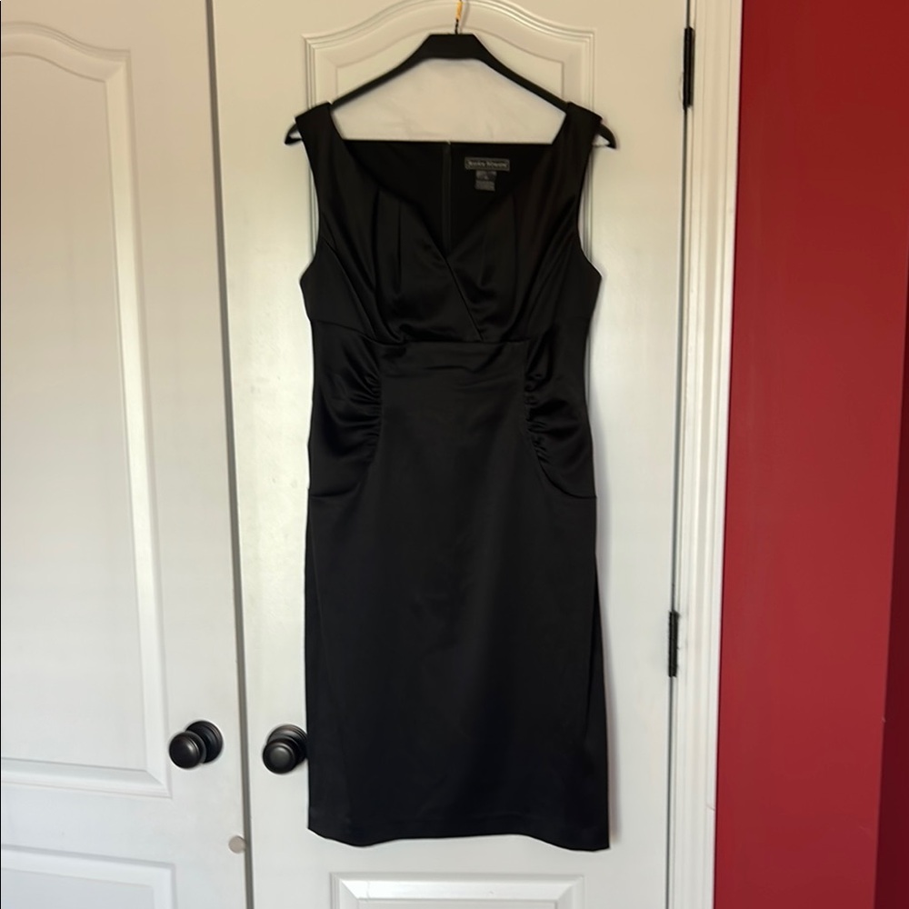Elegant Black Sleeveless Dress Size 10 Semi Formal